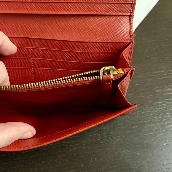 Authentic PRADA Wallet 1M1132 - Portaf Patt Lunga Fuoco - Saffiano Red Leather - Picture 7 of 11